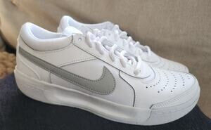 NikeCourt Zoom Lite 3 Women's Tennis Shoes, size 7.5